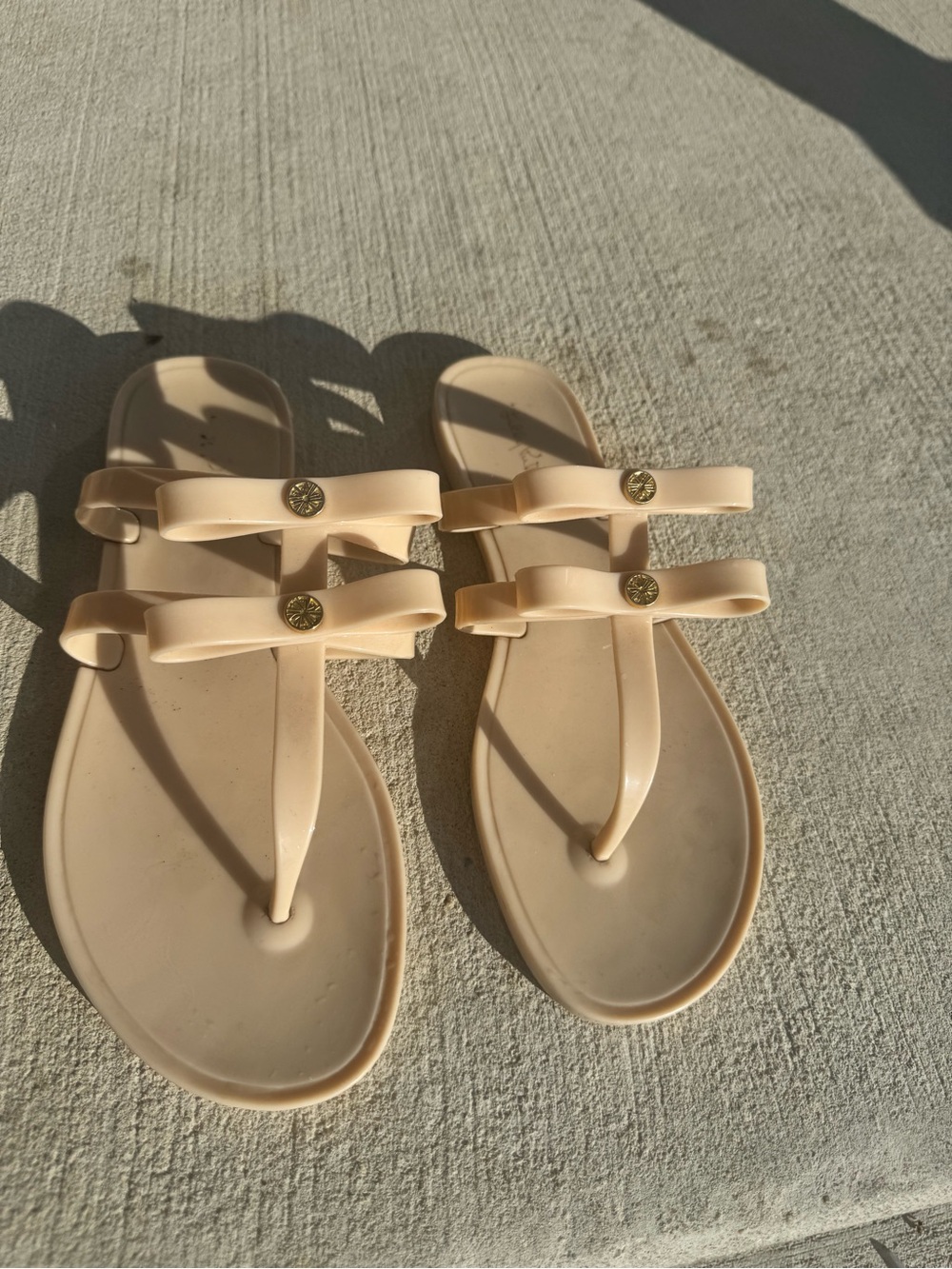 Women's Lilly Pulitzer Nude Bow T-Strap Jelly Sandals